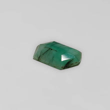 Load image into Gallery viewer, Rose Cut Emerald
