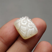 Load image into Gallery viewer, White Moonstone Mughal Carving

