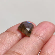 Load image into Gallery viewer, GEMSTONE,FACETED CABOCHONS
