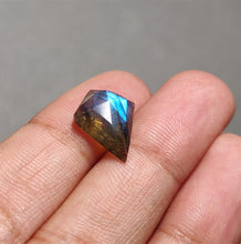 Load image into Gallery viewer, Rose Cut Labradorite
