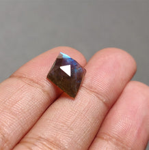 Load image into Gallery viewer, Rose Cut Labradorite
