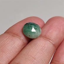 Load image into Gallery viewer, Rose Cut Emerald
