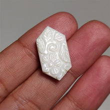 Load image into Gallery viewer, Mother Of Pearl Mughal Carving
